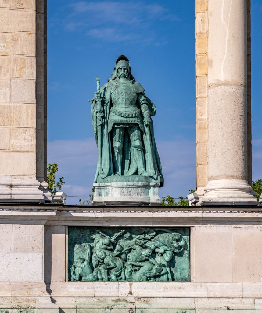 Margó Ede Hunyadi János szobra a Hősök terei Millenniumi emlékművön (Fotó: Both Balázs/pestbuda.hu) Hunyadi_Hősök tere.jpg