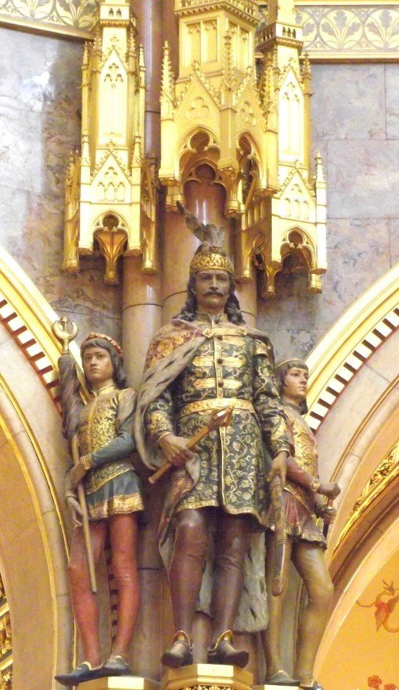 Bezerédi Gyula Hunyadi János szobra az Országház kupolatermében bezerédi_hunyadi.jpg