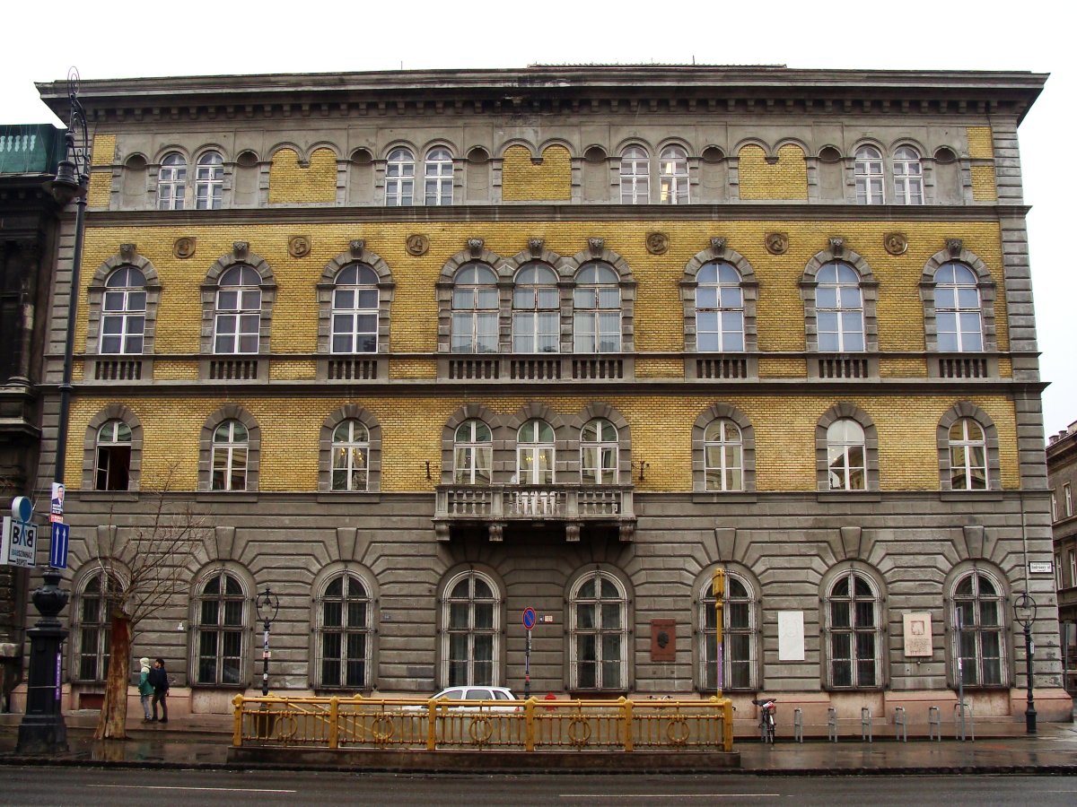 Az intézmény első otthona a Régi Zeneakadémia földszintjén volt (Fotó: H.P./pestbuda.hu) 01 régi zeneakadémia.jpg