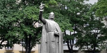 184462_szent_istvan_szobor_nyito.jpg