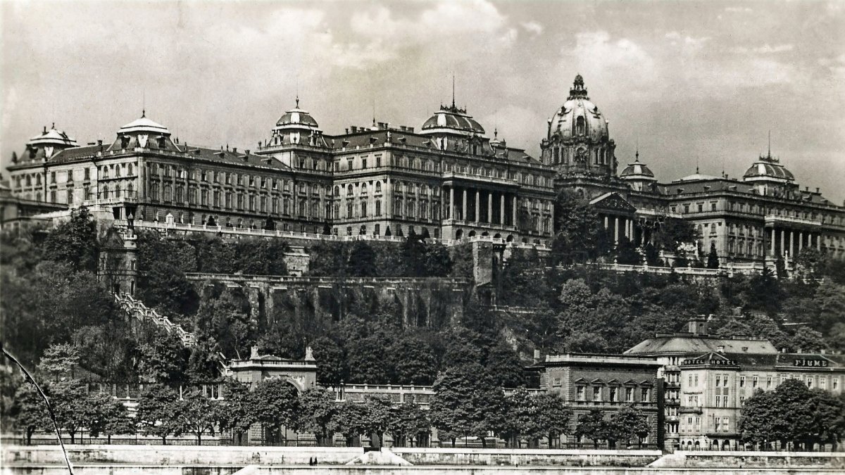 Budavári Palota 1930-ban fortepan_171710.jpg