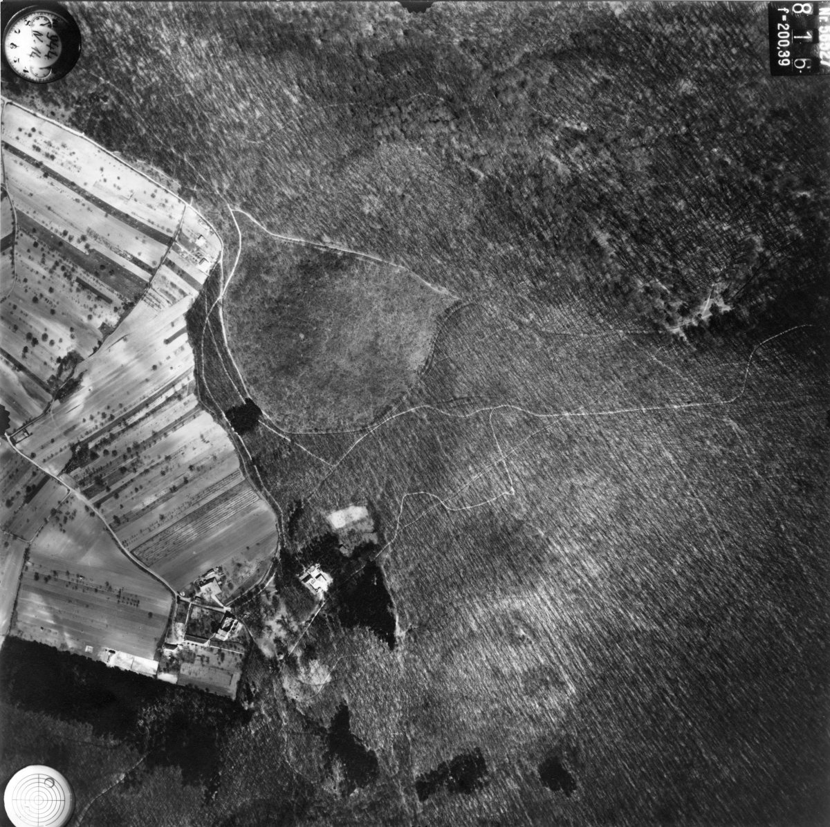 A Magyar Királyi Honvéd légierő fotója a Budakeszierdőről. Balra, alul Makkosmária látható a kegytemplommal. A felvétel 1944. április 14-én készült (Fortepan/Magyar Királyi Honvéd légierő; képszám: 109000) 10.jpg