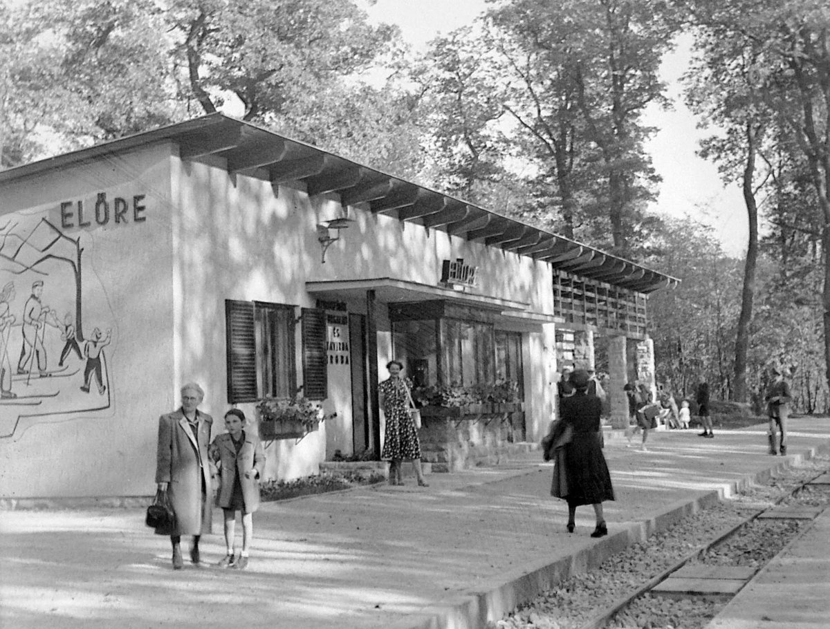 Virágvölgy (akkor még Előre) állomás 1948-ban; akkor még ez volt az Úttörővasút végállomása (Fotó: Fortepan/Gyöngyi; képszám: 2000) 19.jpg