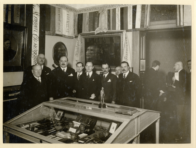 Az Országgyűlési Múzeum Deák Ferenc kiállítása 1933-ban (Forrás: Magyar Nemzeti Múzeum, Történeti Fényképtár) deák-10.png