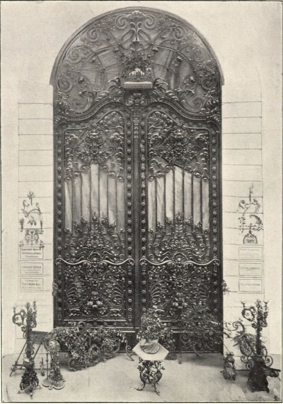 A palota kovácsoltvas főkapuja magyaros növényi díszek is tartalmazott (Forrás: Magyar Iparművészet, 1900. 6. szám) 03 Jungfer.jpg
