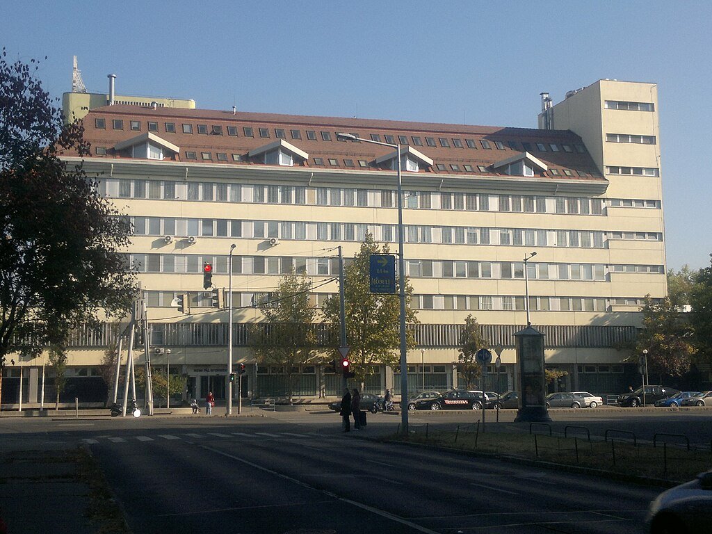 Az egykori Menhely ma a Heim Pál Országos Gyermekgyógyászati Intézetnek ad otthont (Forrás: semmelweis.hu) Heim_Pál_hospital_Budapest.jpg