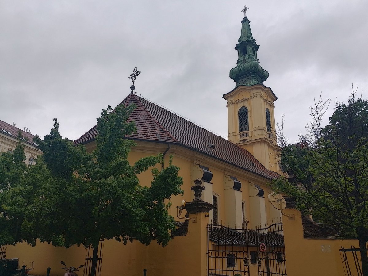 A Szent György-templom a Veres Pálné utcáról nézve (Fotó: Bodó Péter/pestbuda.hu) 02 veres pálné.jpg
