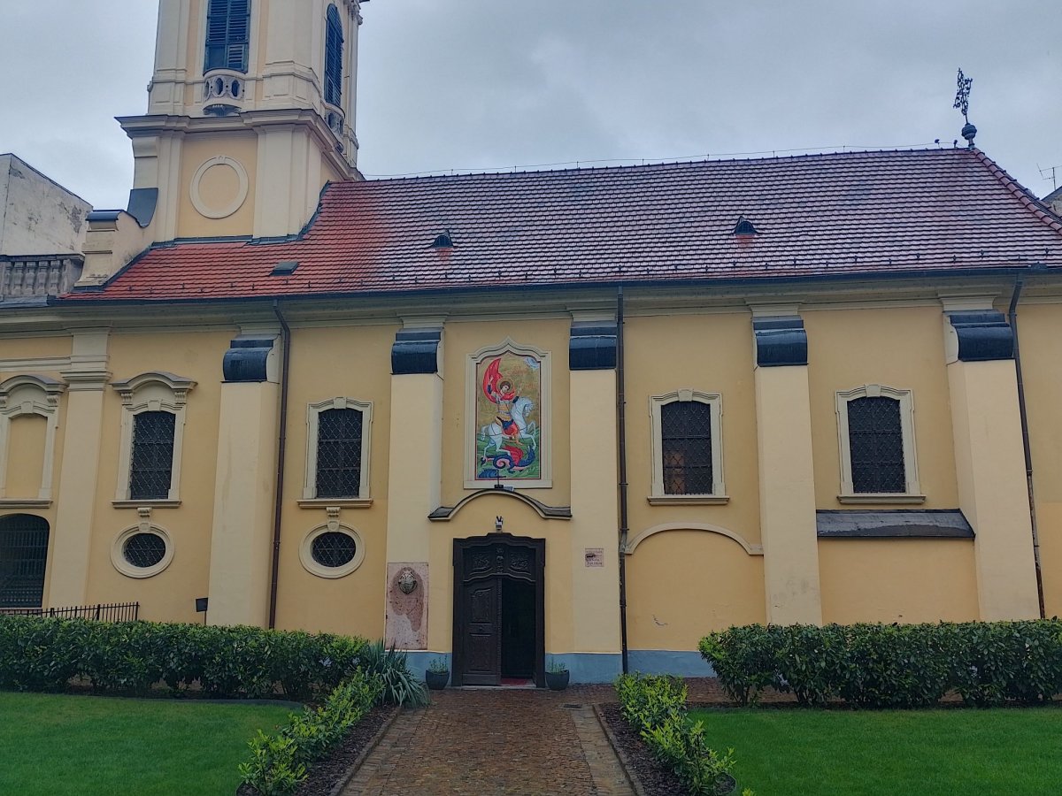 A templom déli homlokzatán nyílik a főbejárat (Fotó: Bodó Péter/pestbuda.hu) 04 bejárat.jpg