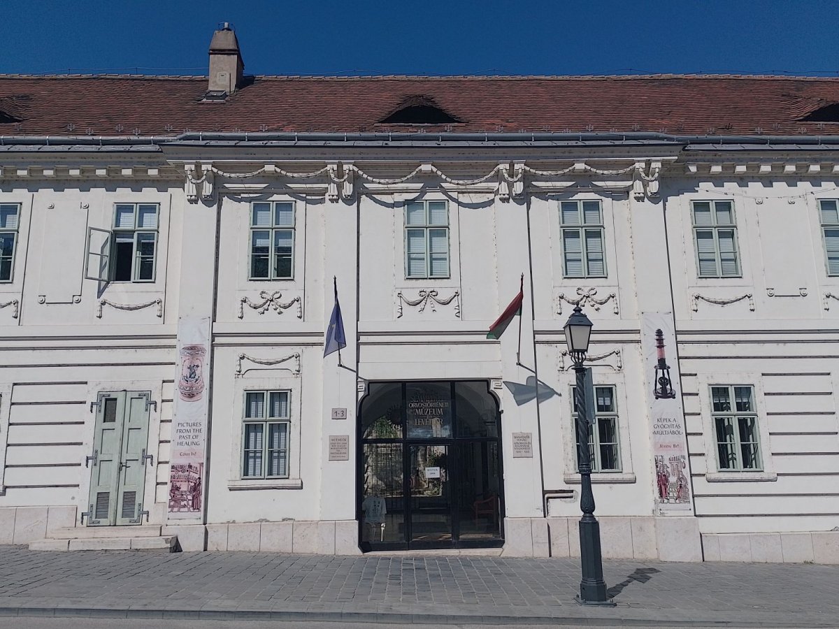 A Semmelweis Orvostörténeti Múzeum főhomlokzata (Fotó: Bodó Péter/pestbuda.hu) 01 főhom.jpg