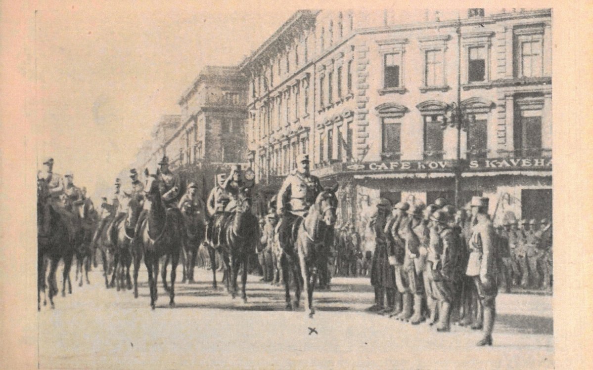 Moşoiu tábornok díszszemlét tart a csapatai felett (Tolnai Világlapja, 1919. október 23.) románok-6.jpg