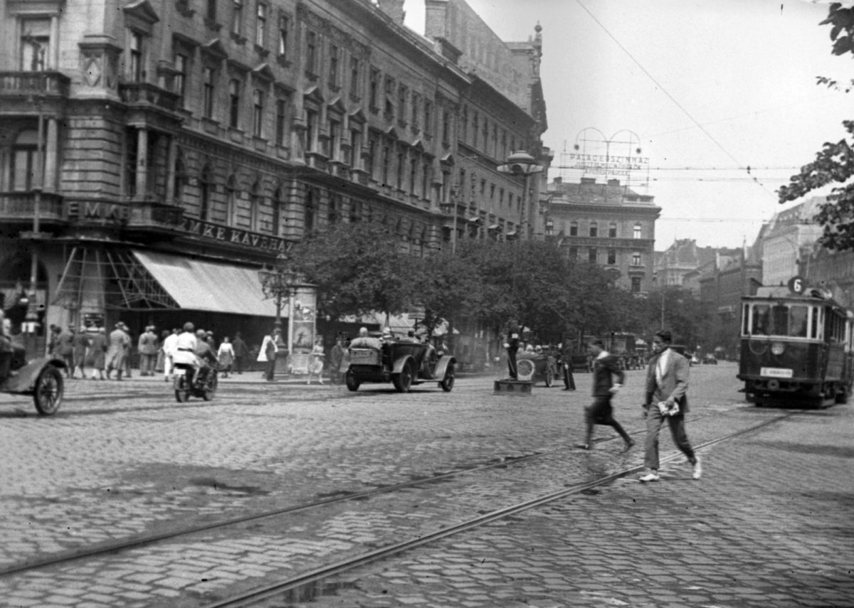 AZ EMKE, a Mai Blaha Lujza tér 1929-ben (Fotó: Fortepan/képszám: 19188) fortepan_19188.jpg
