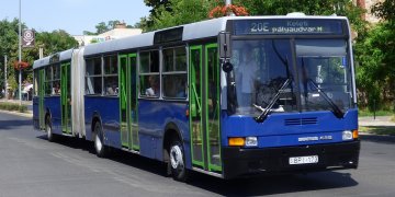1597px-20E_busz_(BPI-173).jpg