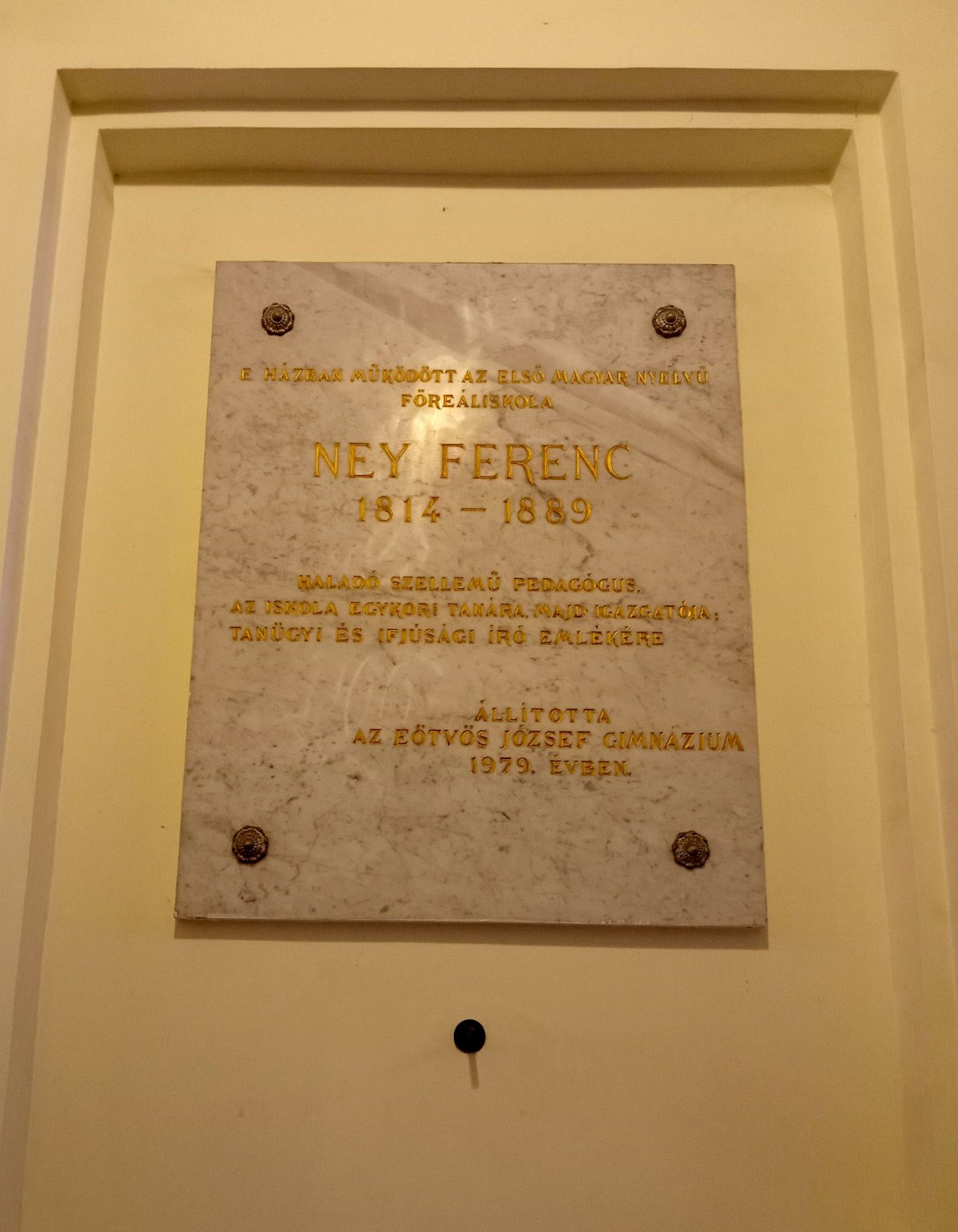 Ney Ferenc emléktáblája (Fotó: Nagy László Bálint/pestbuda.hu) IMG_20241205_093326 (1).jpg
