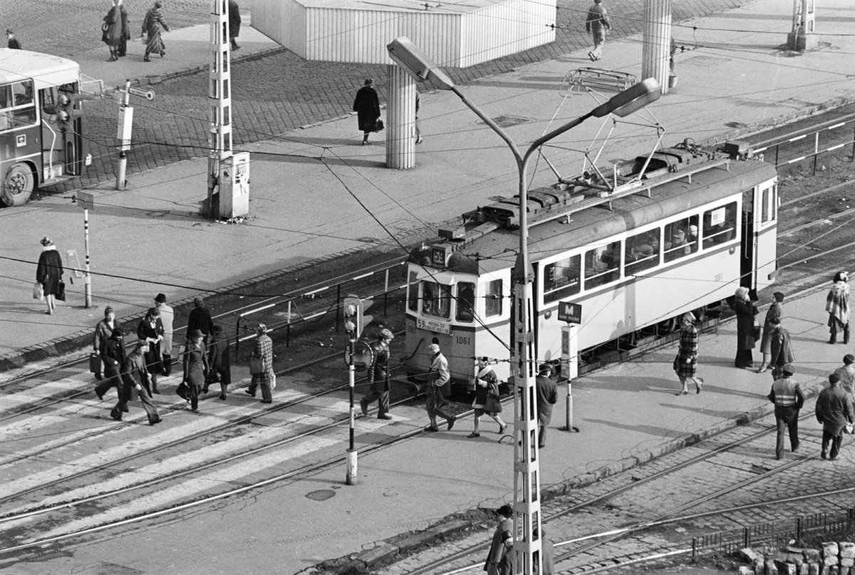 Az 59-es vonalán mg az 1970-es évek végén is az I. világhábrú előtt gyártott járművek közlekedtek (Fotó: Fortepan/képszám: 288729) fortepan_288729.jpg