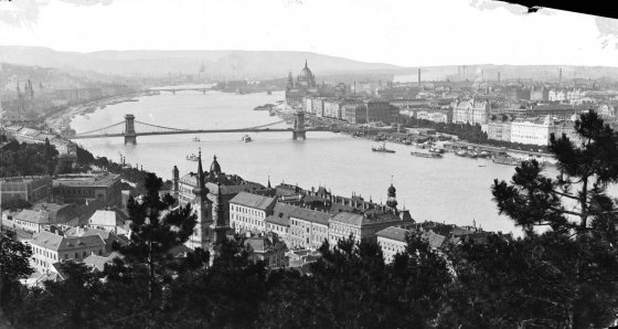 View of the Széchenyi Chain Bridge to the Parlament in1908 (Source from Fortepan/Image number: 277831) thumb_8732_default_big.jpg