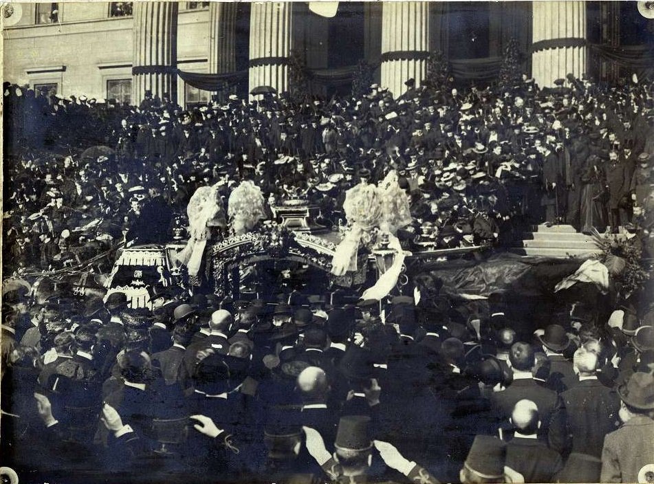 Jókai temetése 1904. FSZEK.jpg Jókai temetése 1904. FSZEK.jpg