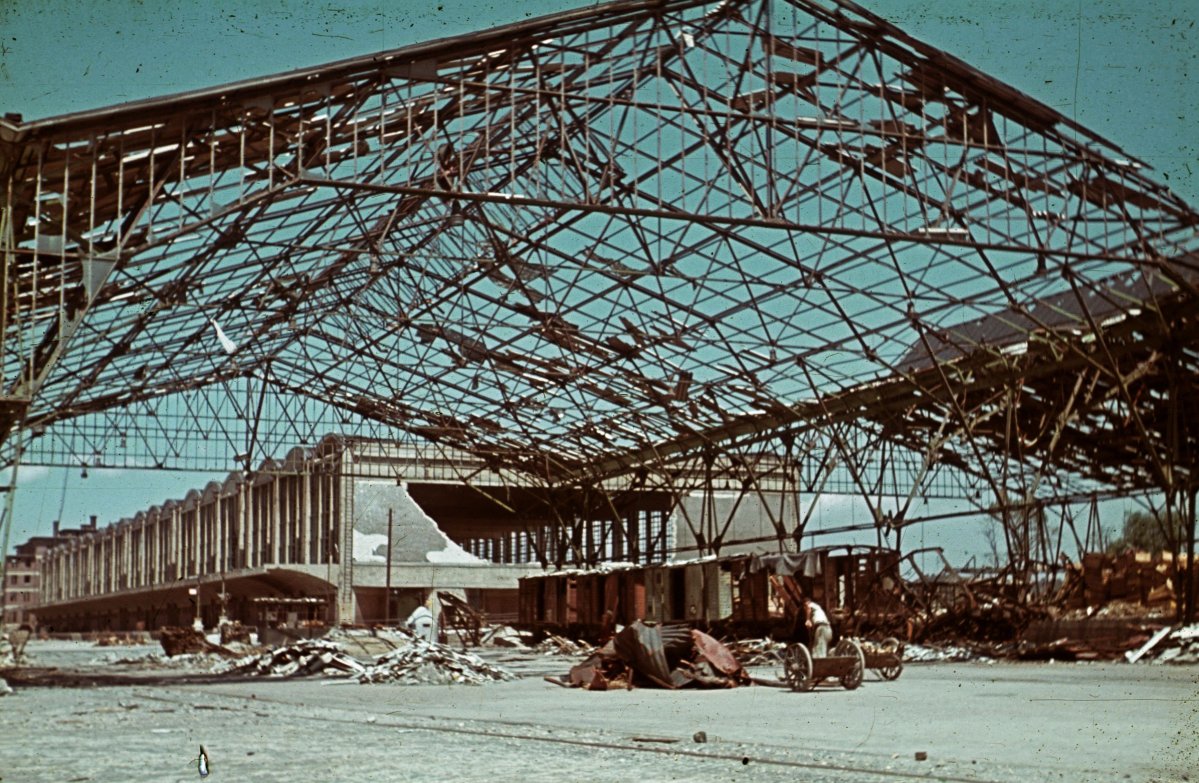 Romeltakarítás a Nagyvásártelepen 1945 tavaszán (Fotó: Fortepan/Képszám: 96575) fortepan_96575.jpg