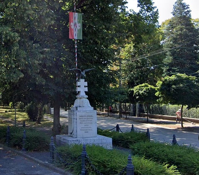 A Mátyásföldi Országzászló a XVI. kerület, Pilota utcában (Fotó_ Google maps) ebafa927-b845-4c0c-a3cd-fabf6f2037f2 (1).jpg