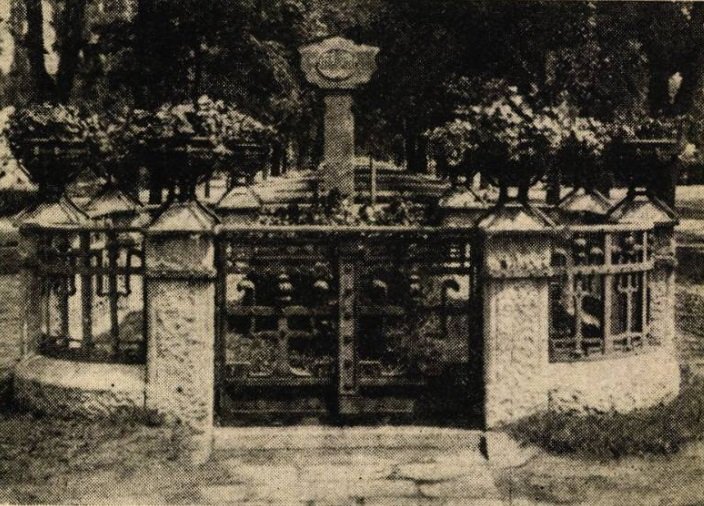 Jókai sírhelye az 1920-as évek közepén (Forrás: Színházi Élet, 1924.07.27.) Színházi élet,1924.07.27..jpg