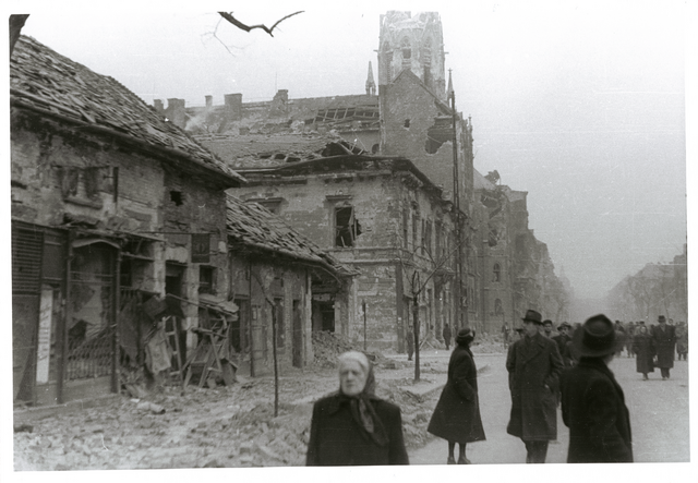 Az Örökimádás-templom az Üllői úton (Fotó: MNM Fotótár) Üllői út örökimádás-templom 1956 MNM_TF_ME_II_A_2007_415_1_Nr001.png