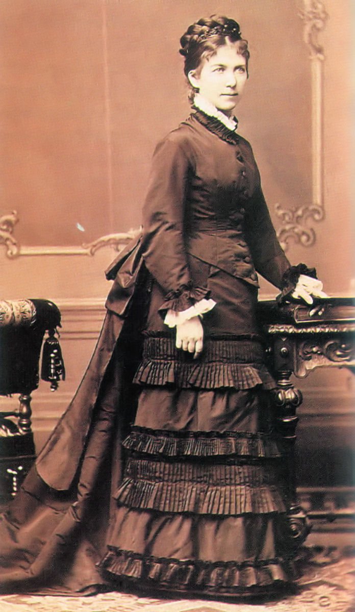 Deák Ferenc gyámleánya, Vörösmarty Ilona Ellinger Ede fényképén 1875-ben Vorosmarty_Ilona.jpg