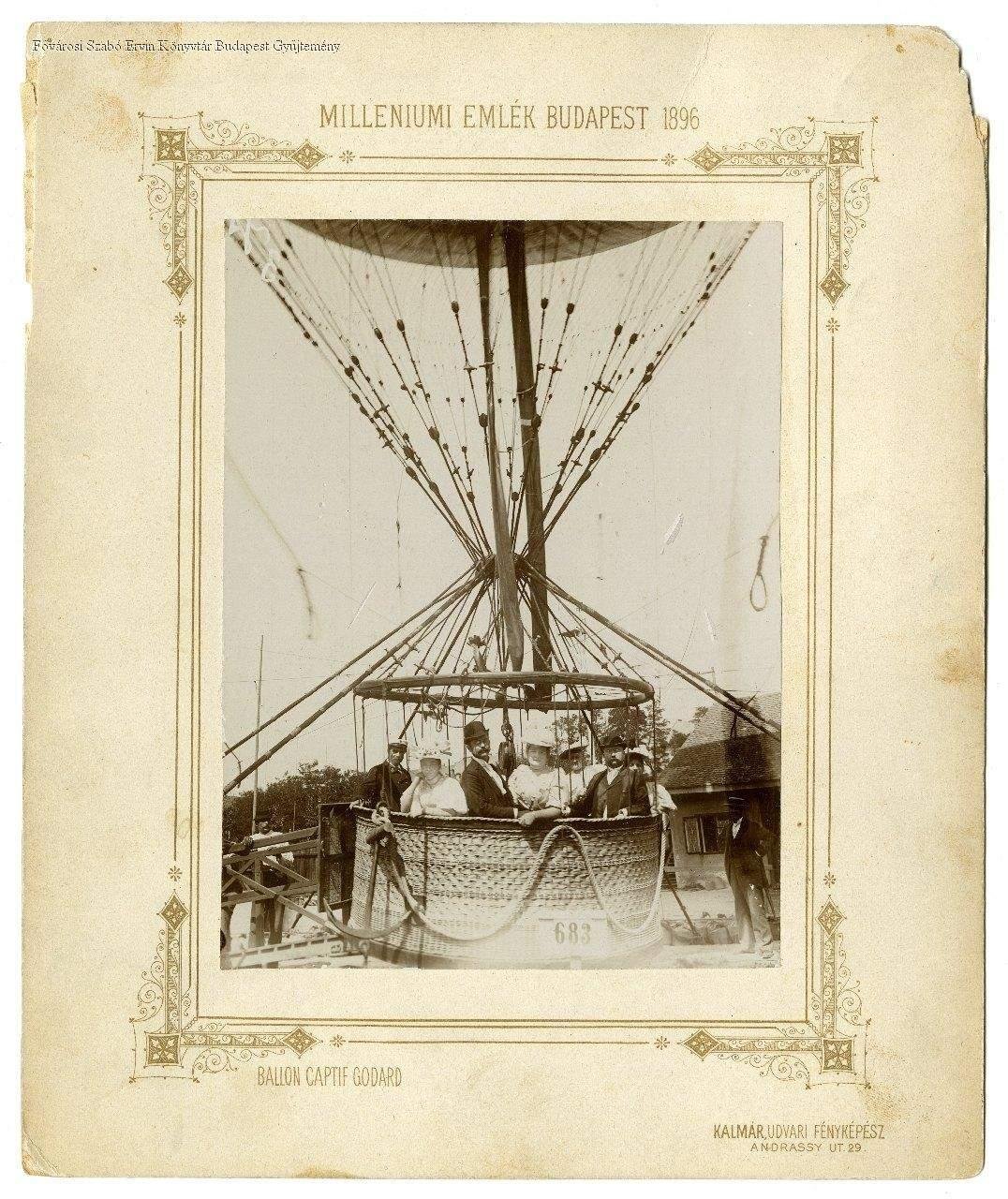Utasok a léghajóban felszállás előtt (Fotó: FSZEK, BudapestGyűjtemény) 7a158723-0c35-4979-a783-25a65c3e00c9.jpg