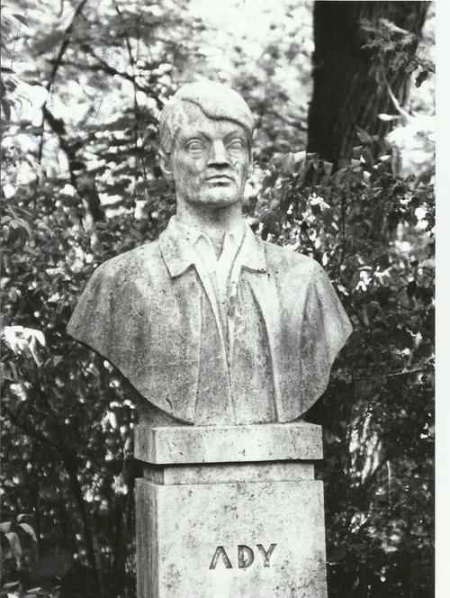 Csorba Géza Ady Endre mellszobra ma a Margitszigeten (Forrás: Angyalföldi Helytörténeti Gyűjtemény, bu.hu.museum-digital.org) 500w_ady-endre-679242 (1).jpg