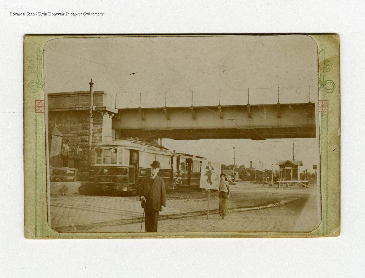 A II. világháború elötti, alig 15 méteres átkelő (Fotó: FSZEK, Budapest Gyűjtemény) f15c66ef-f5ab-4dca-ae1d-35a0c59c4fdb.jpg