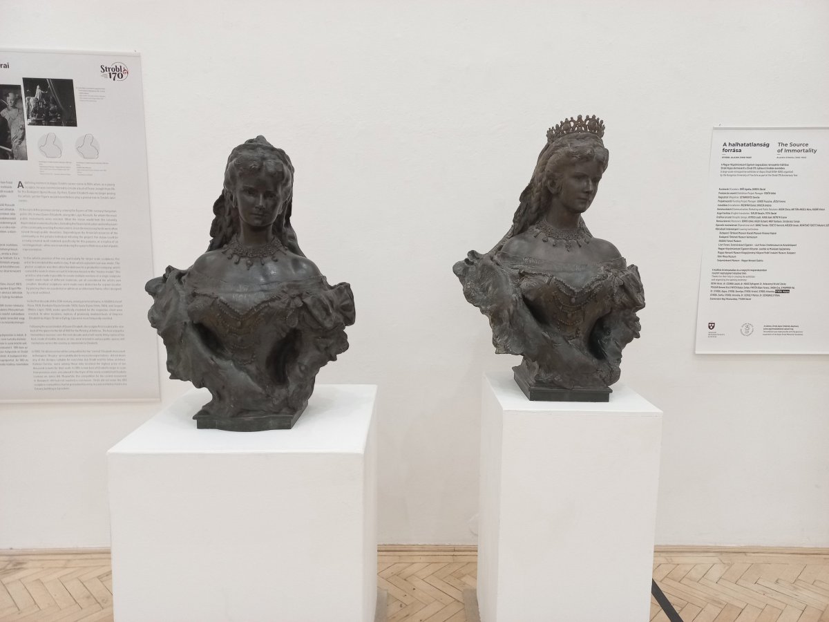Erzsébet királyné szobrai a Barcsay-teremben (Fotó: Dobó Dávid/pestbuda.hu) 03 sisi strobl.jpg