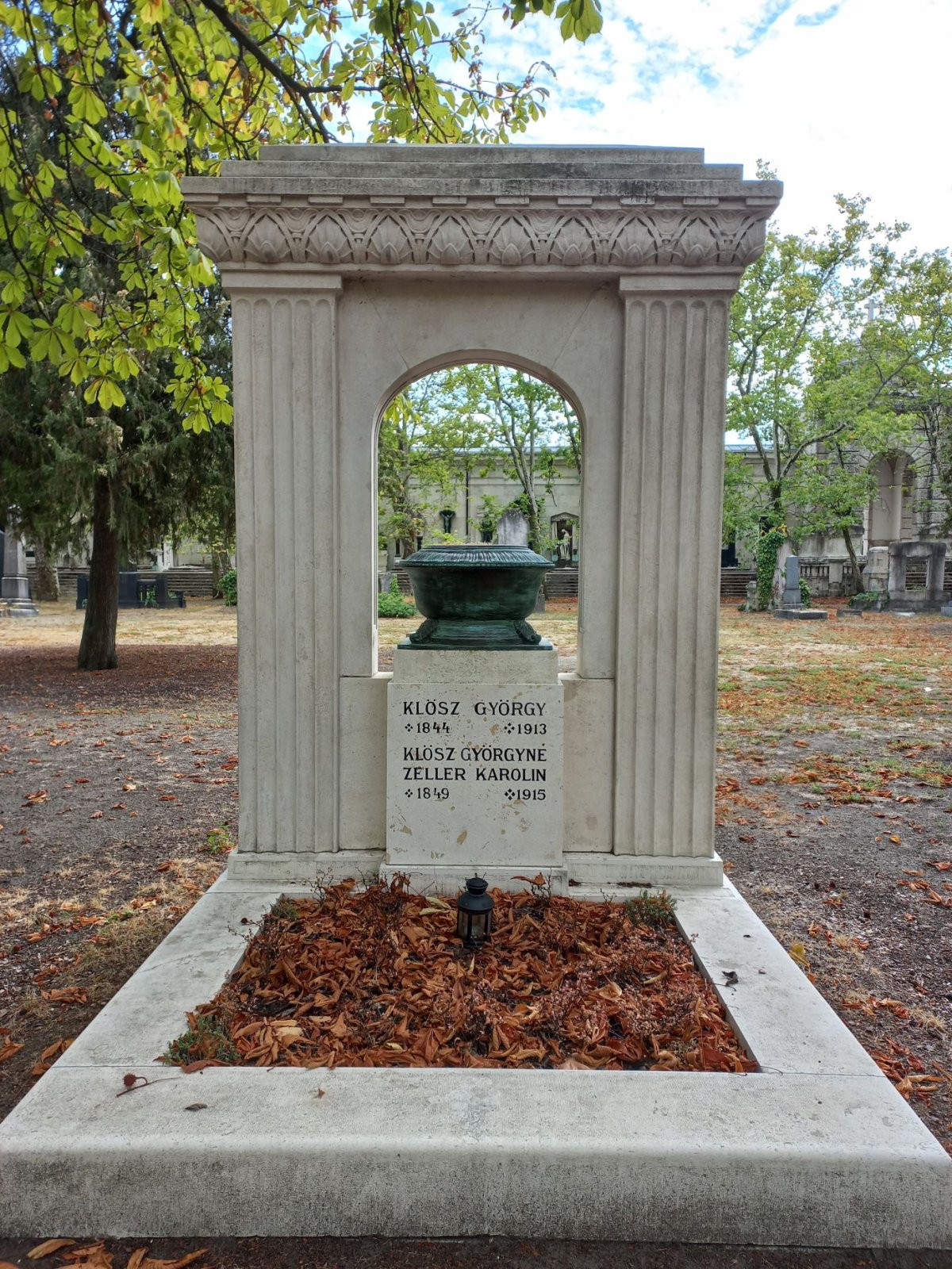 Klösz György síremléke a Fiumei úti sírkertben (Fotó: Dobó Dávid/pestbuda.hu) 08 klösz sír.jpg