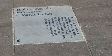 158940_luther_a_villamosmegalloban.jpg