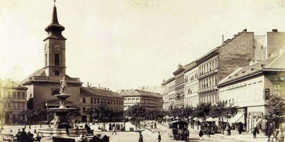 161044_5._a_kalvin_teren_a_templom_es_oraja_jelenti_az_allandosagot.jpg