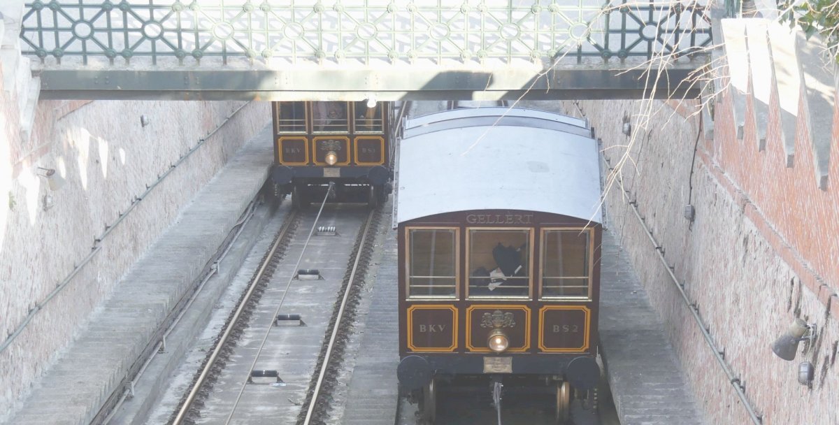174487_sik_gellert_es_margit_felulrol_amint_epp_valtjak_egymast._paar_eszter_szilvia_felveteleny.jpg