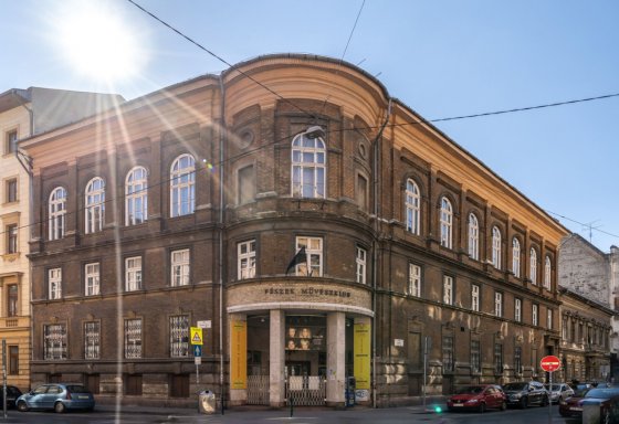 186228_feszek_klub_kivulrol.jpg