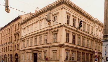 192536_am_az_ulloi_ut_17.-erkel_u._sarok_karolyi_gyorgy_tulajdonanyit.jpg
