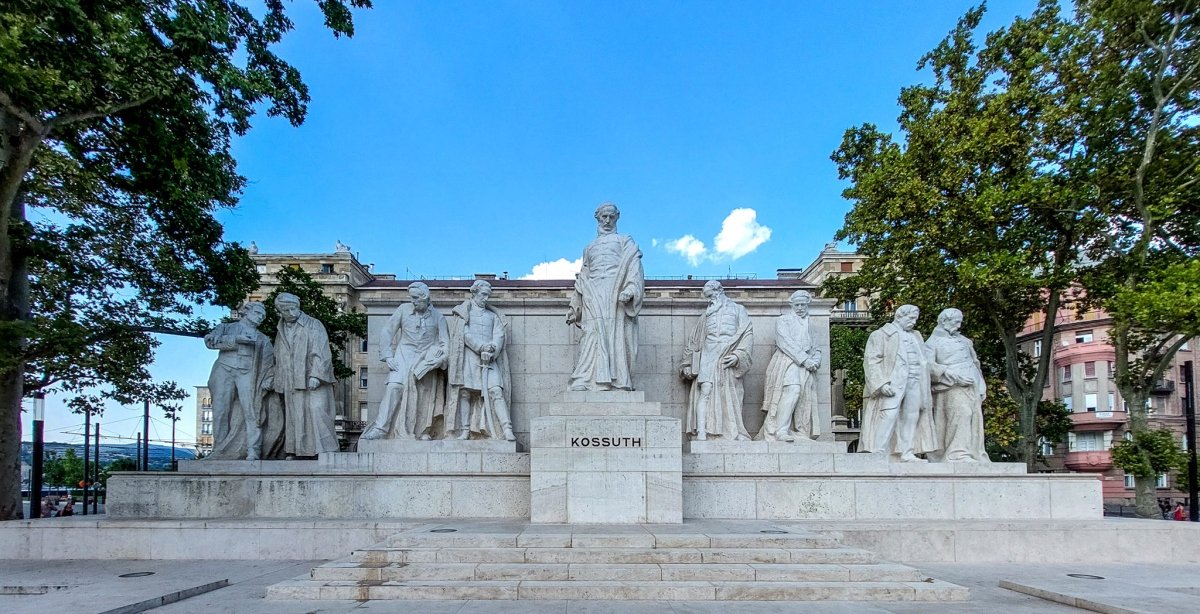 195952_195937_kossuth_szobor_5..jpg